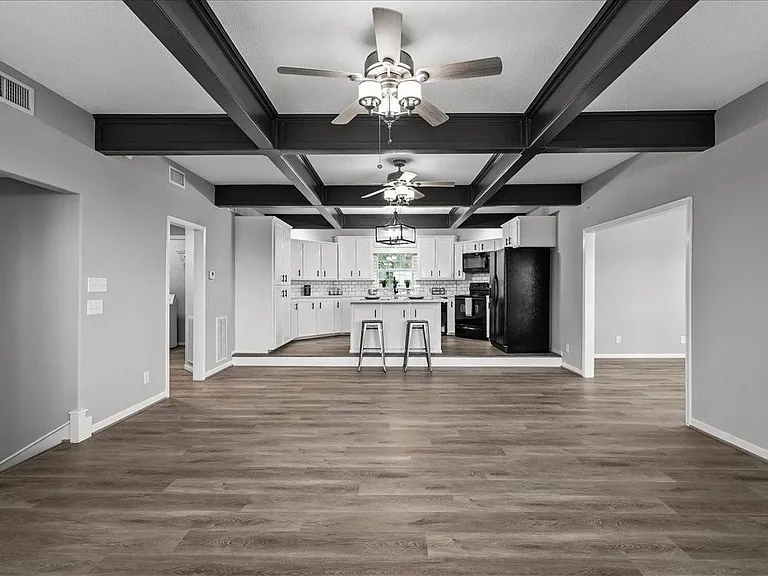 401 Paradise Dr — Photo 7