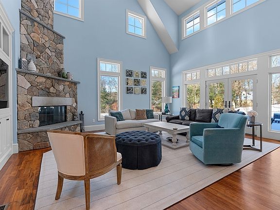 3rd image of 22 Pine Ridge Rd