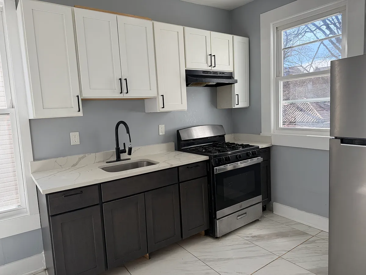 Building Photo - 237 S 7th St #2L