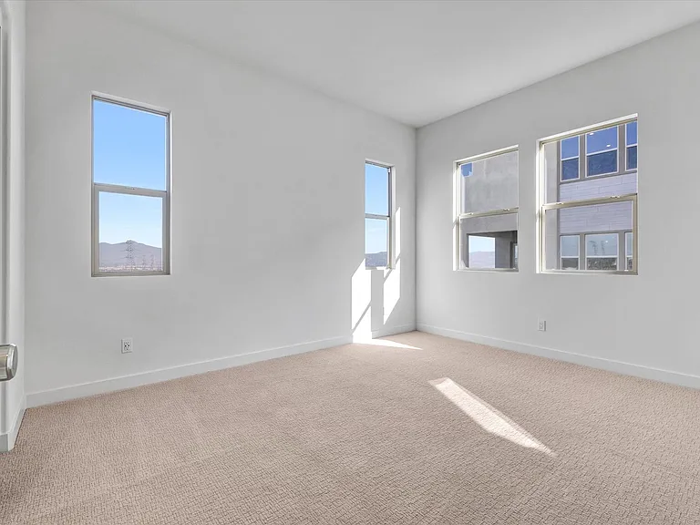 2058 Hollyleaf Ter — Photo 15