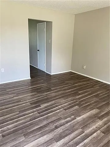 384 Layman St — Photo 5