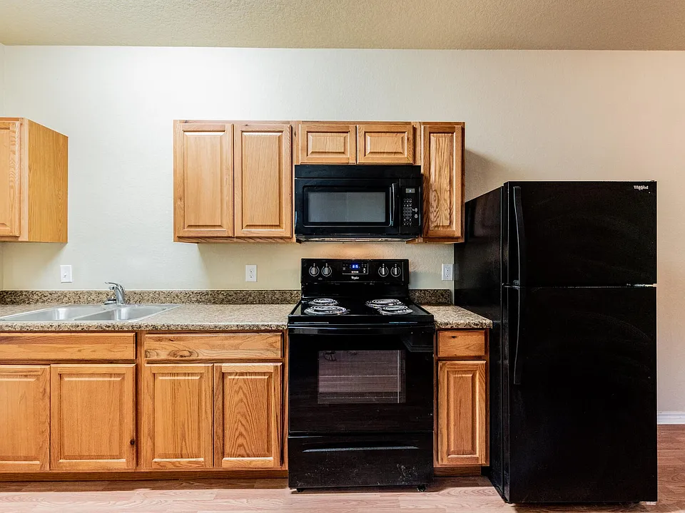 Beautiful kitchen fully equipped with Fridge, Stove, Microwave, Oak Cabinets.