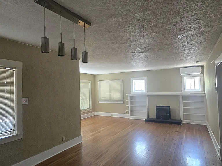 223 Vassar Dr SE — Photo 3