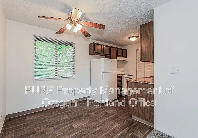 Parkway Garden — Photo 144