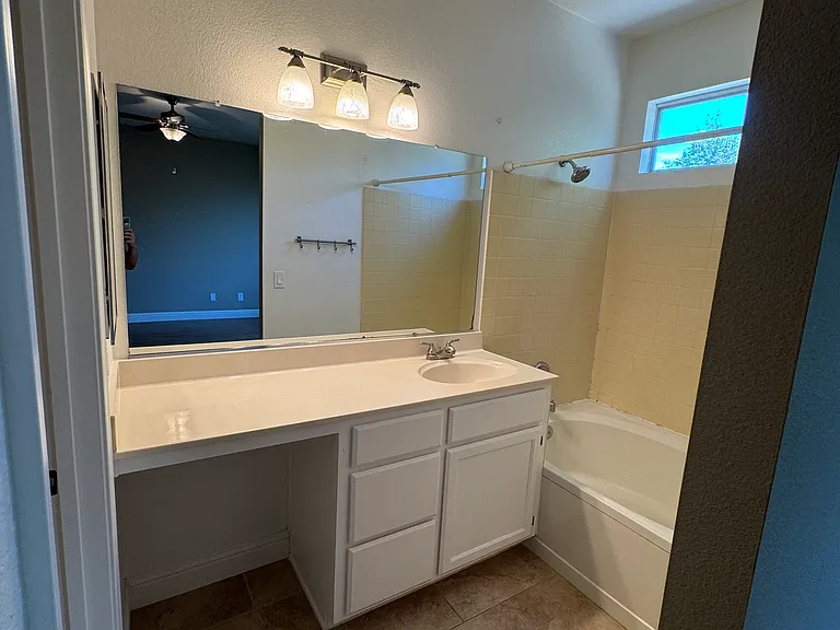 901 Ross Dr — Photo 15