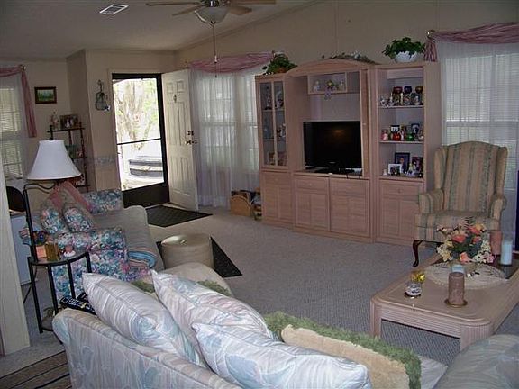 3rd image of 450 Greenwood Ln