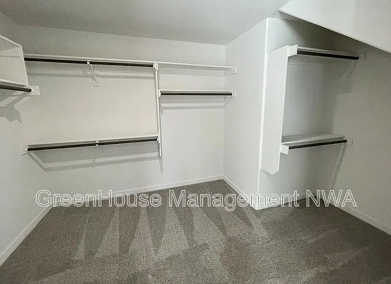 1574 Pershing St — Photo 16