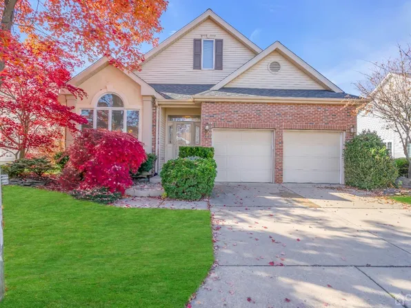 22 Brighton Ct, Monroe Township, NJ 08831