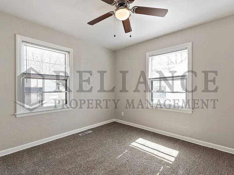 1562 Floberta St — Photo 14