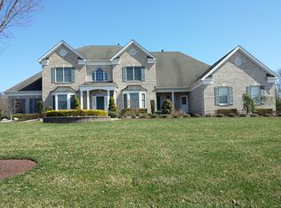 2 Dancer Ln, Freehold, NJ 07728