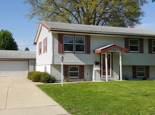 424 Parkhaven Dr, Waterloo, IA 50701