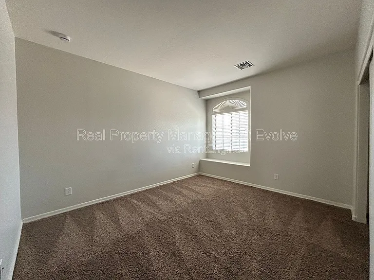 9707 S 45th Ave — Photo 55