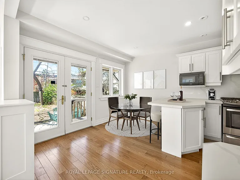 426 Armadale Ave — Photo 17