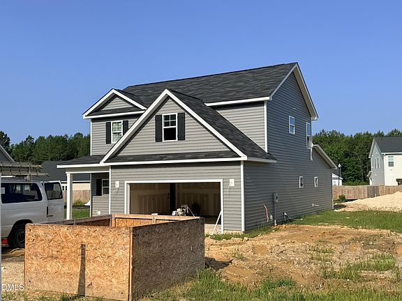 4th image of 16 Loganberry Ave