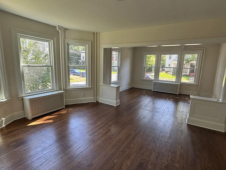 33 Andrews St #1