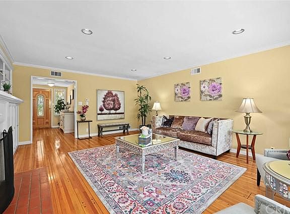 4th image of 65 E Grandview Ave