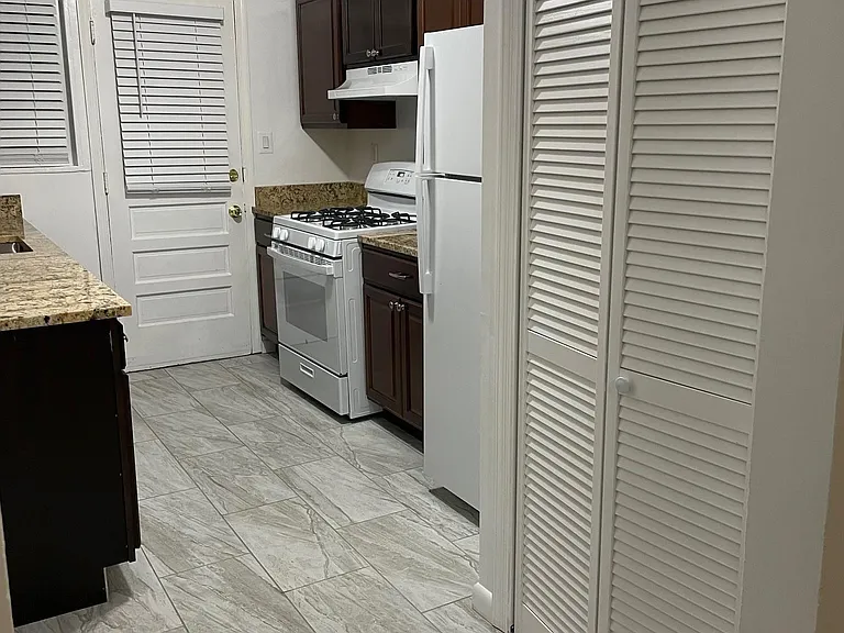 Ruatan Row, LLC — Photo 9