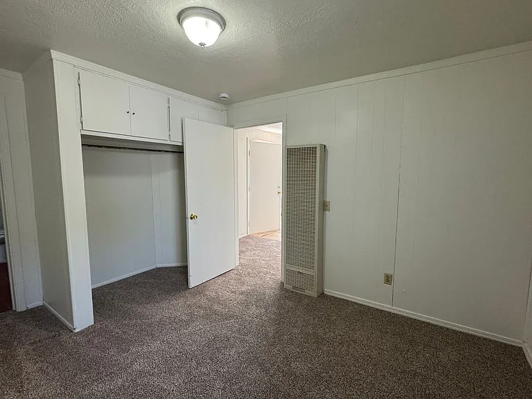 One Bedroom Apartment In Garden Acres Area — Photo 7