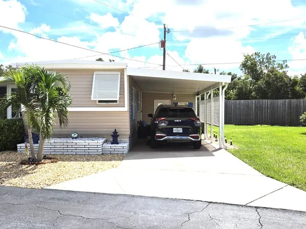136 Shirley Dr, Sarasota, FL 34238