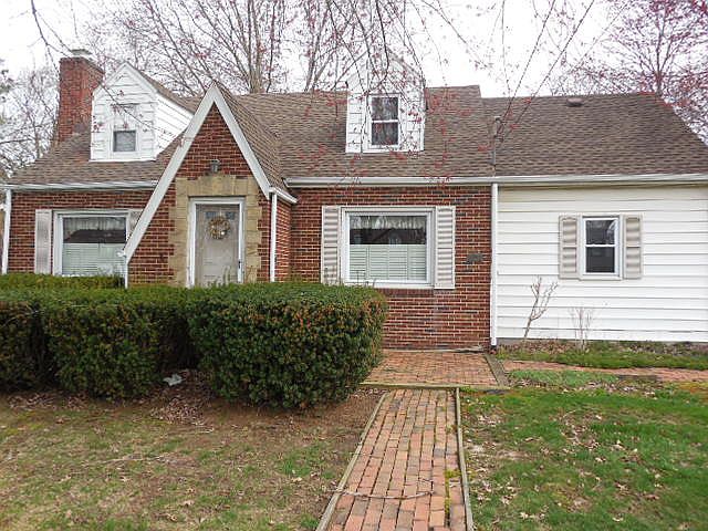 1st image of 120 Forest Park Dr