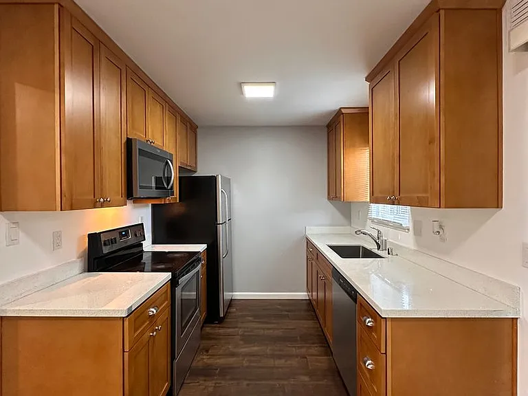 4065 Lyon Ave — Photo 4