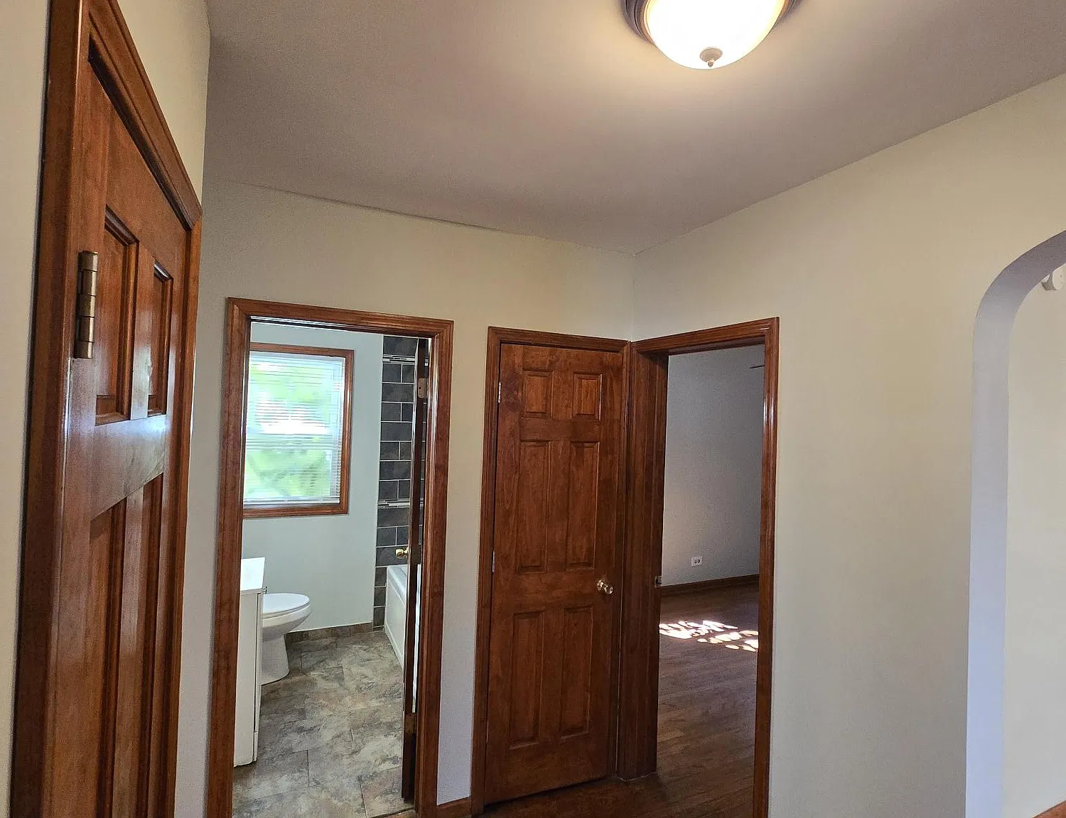 5 bed, 2016 sqft, $2,300 — Photo 3