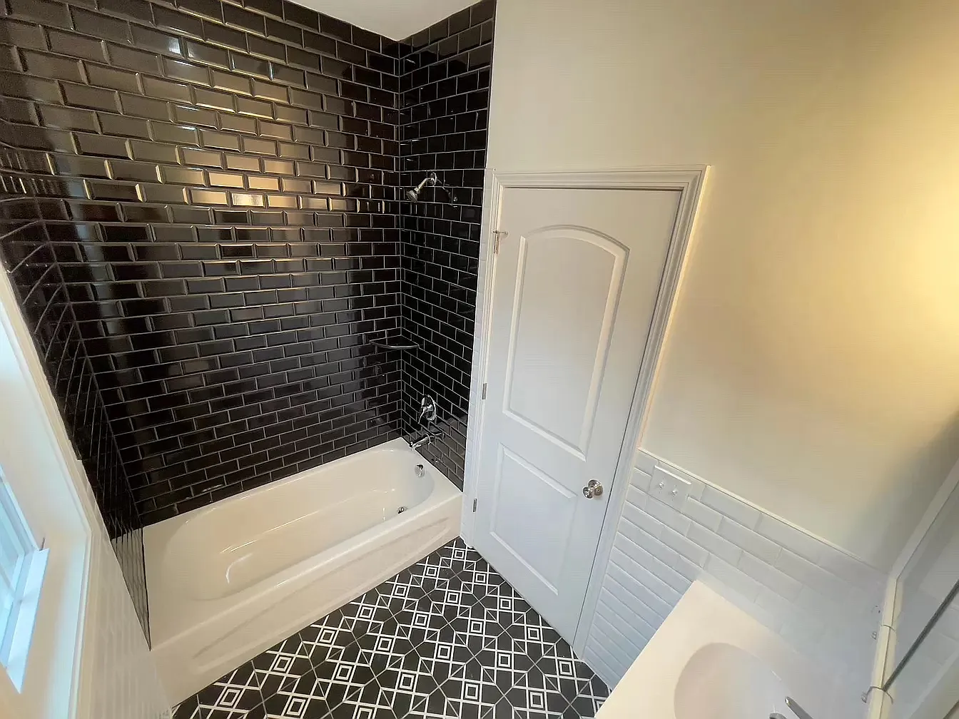 1 bed, 2500 sqft, $1,100 — Photo 3