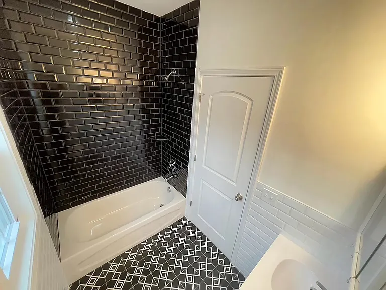 345 N 2nd St #3 — Photo 3