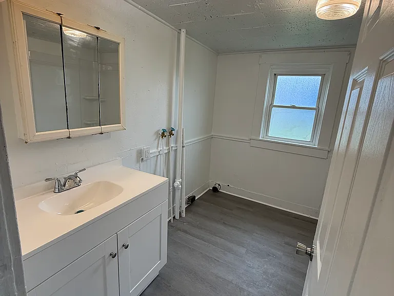 1309 E Walnut St — Photo 4