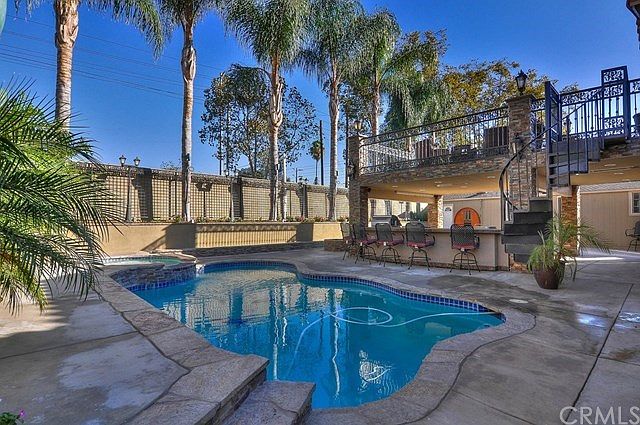 1st image of 1631 E Bermuda Dunes St