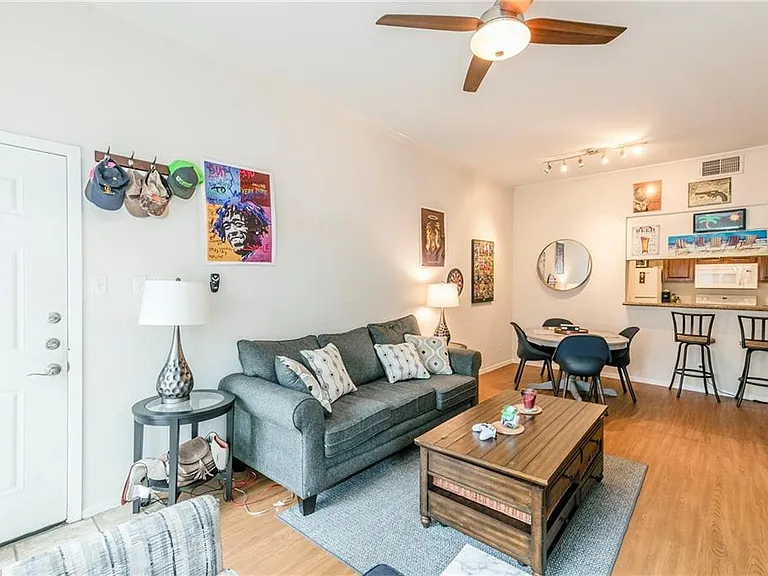 807 W 25th St #221 — Photo 5
