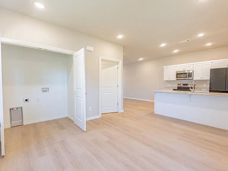 1408 SW Casuarina Dr #2 — Photo 3