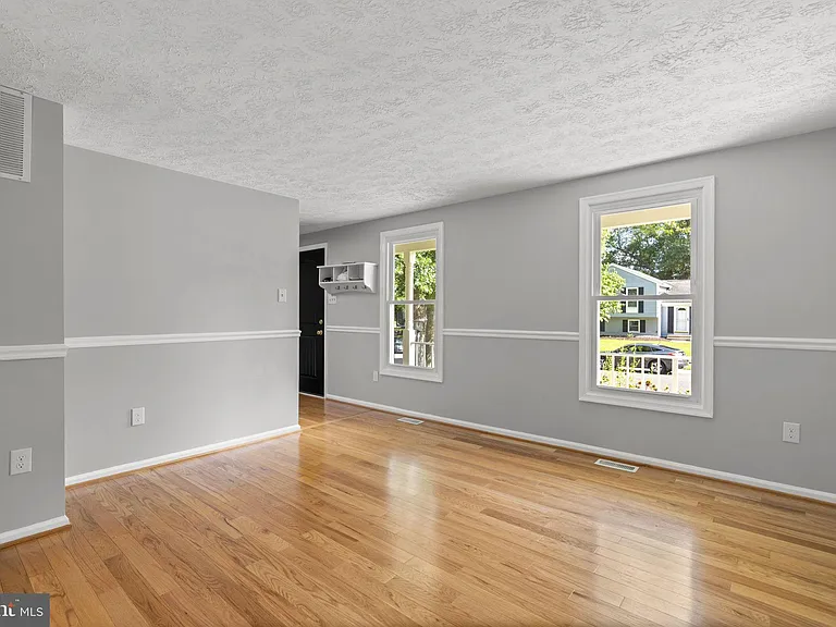 8428 Braddock Way — Photo 7