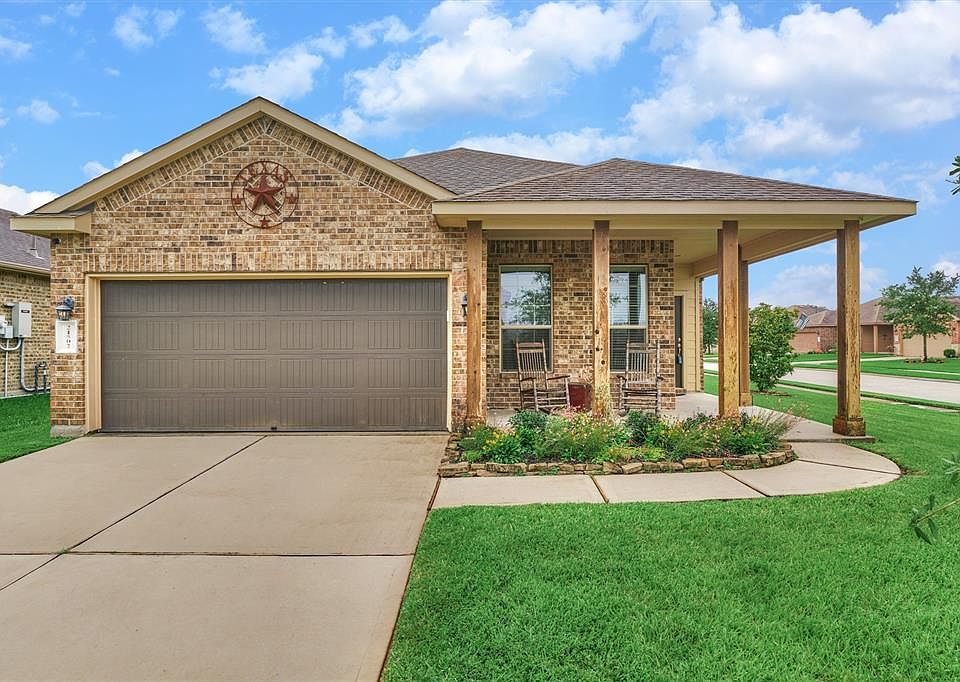 21502 Cotton Valley is a brick 1-story. Built by DR HORTON in 2012. It has a 2-car attached garage, sprinkler system and a covered front porch.