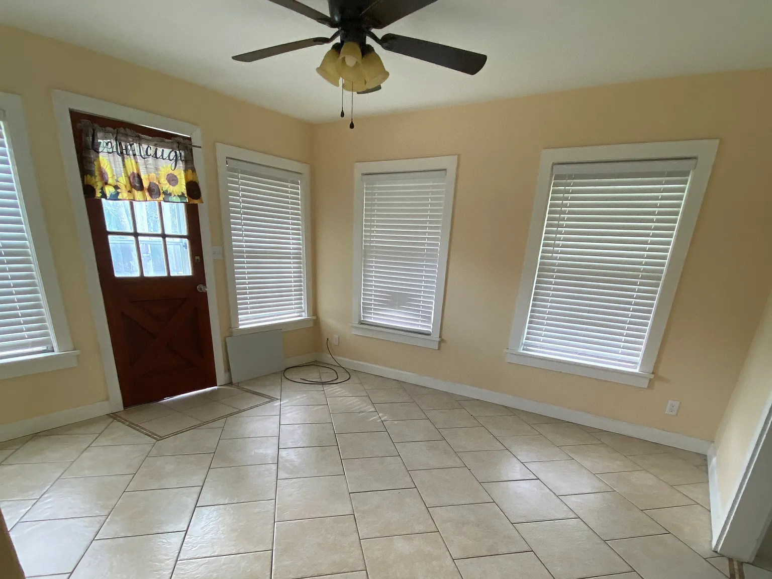 521 Mobile Ave — Photo 2