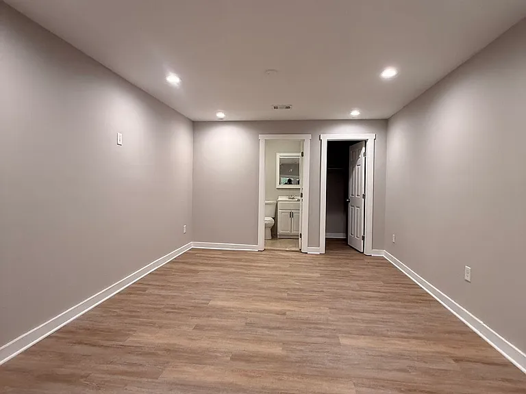 657 Robert E Lee Pkwy — Photo 18