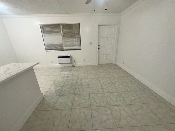 4th image of 622 NE 14th Ave APT 1