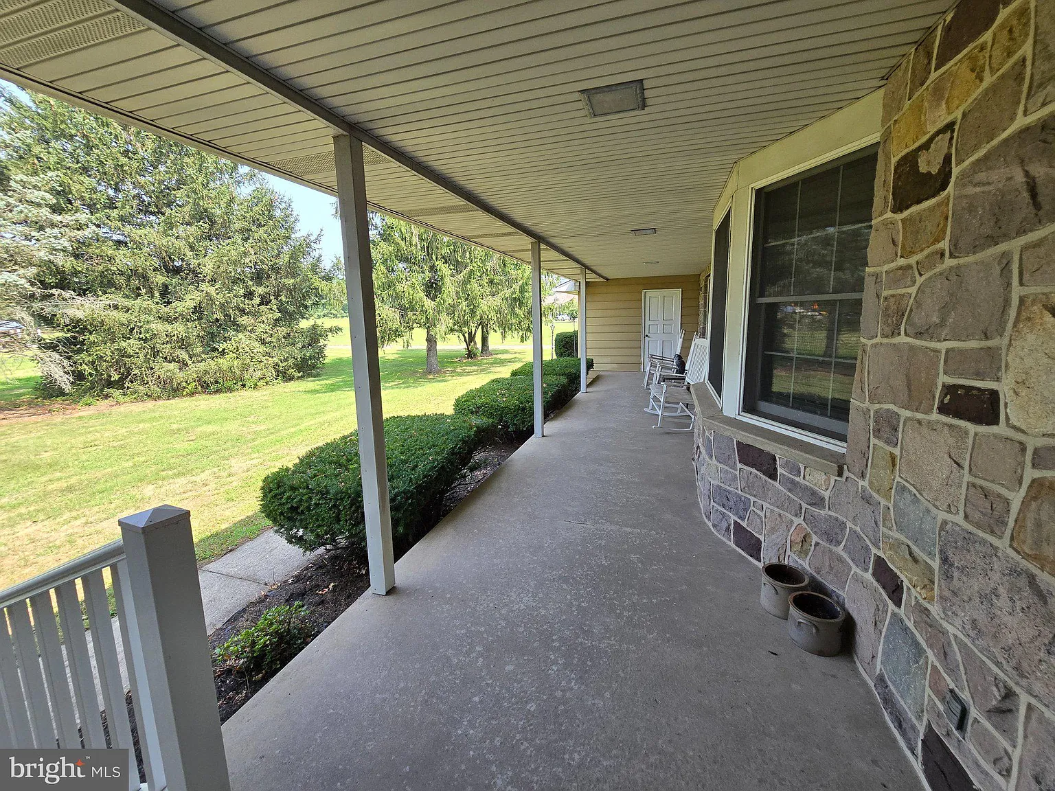 3 bed, 2.0 bath, 2211 sqft, $3,400 — Photo 3