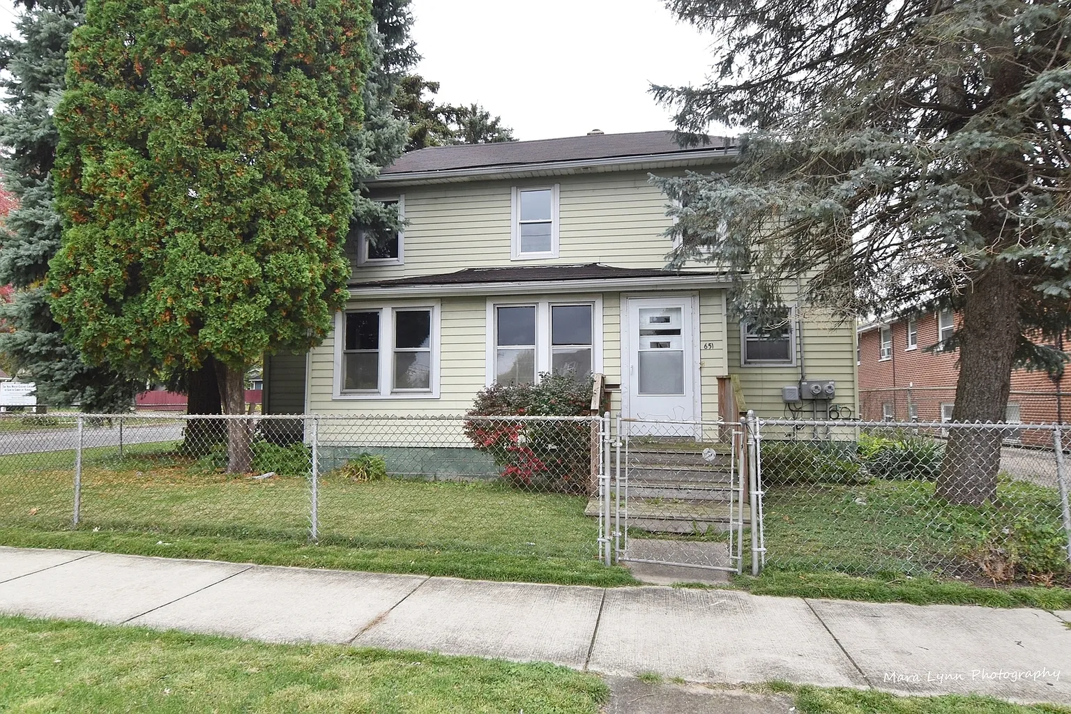 651 N View St photo 1