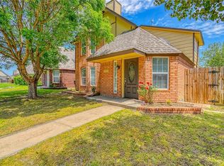 2108 Parkview Dr, Moore, OK 73170
