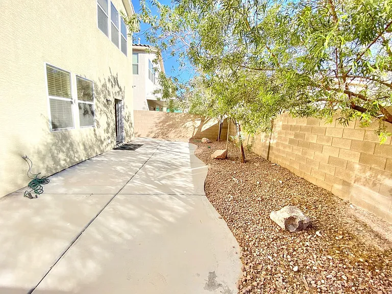 8836 Palm Creek Ct — Photo 5