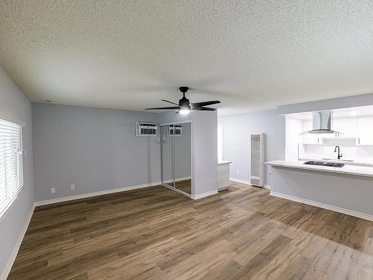 Stratford Apartments — Photo 7