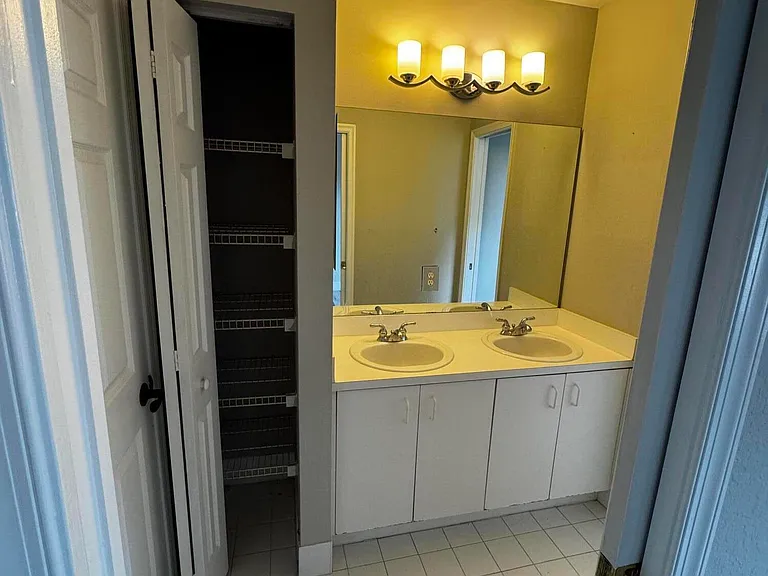 4907 Pelican Mnr — Photo 36