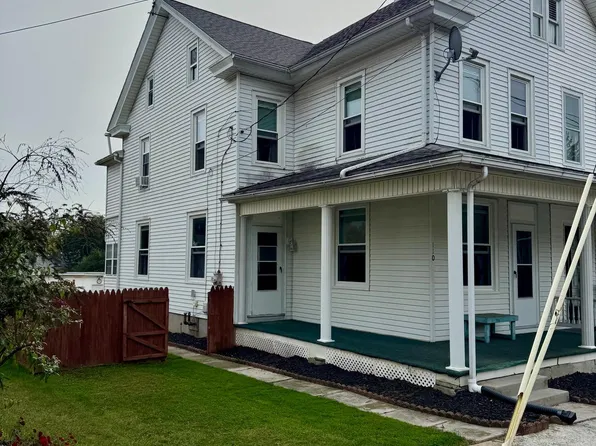 110 N Carpenter St, Schaefferstown, PA 17088