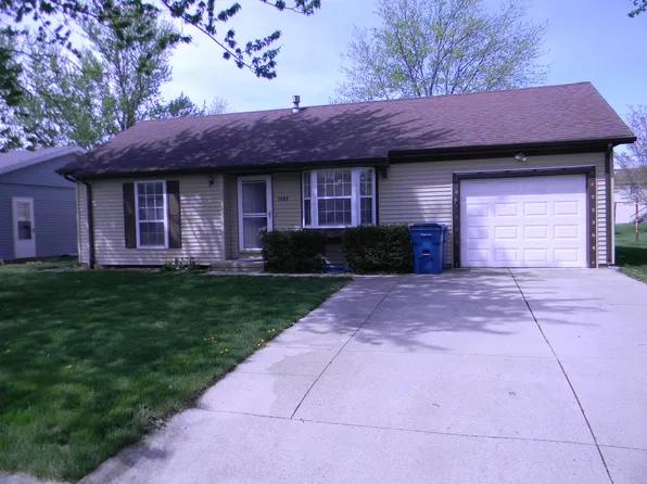 1405 N Nixon Dr, Pontiac, IL 61764