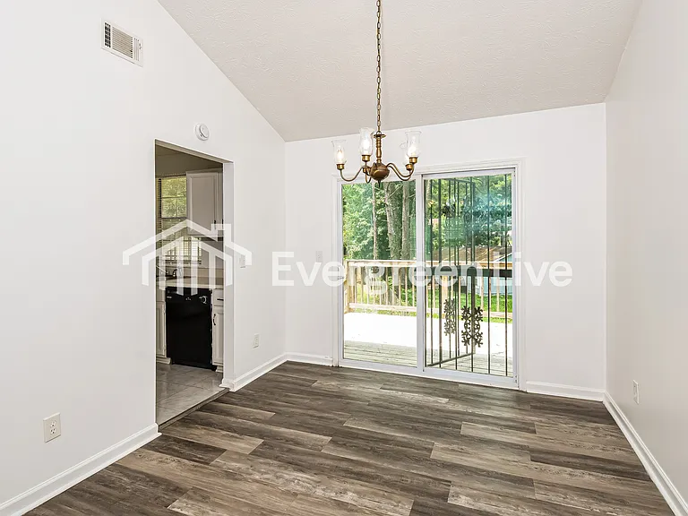 668 Alex Way SW — Photo 6