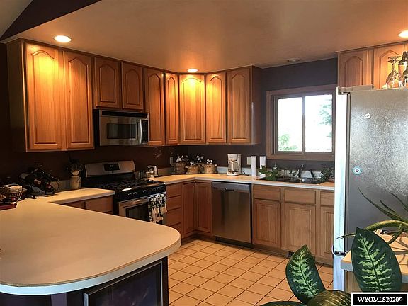 4th image of 515 S Pinnacle Dr