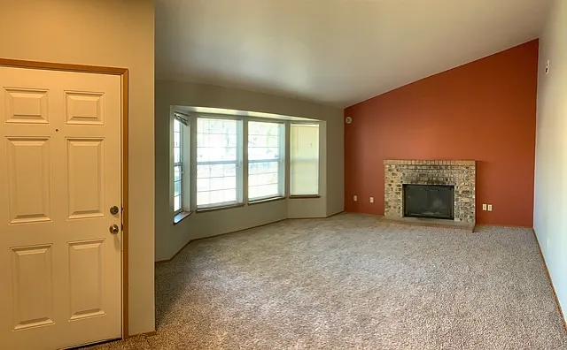 2 bed, 1.5 bath, 1044 sqft, $2,095 — Photo 3