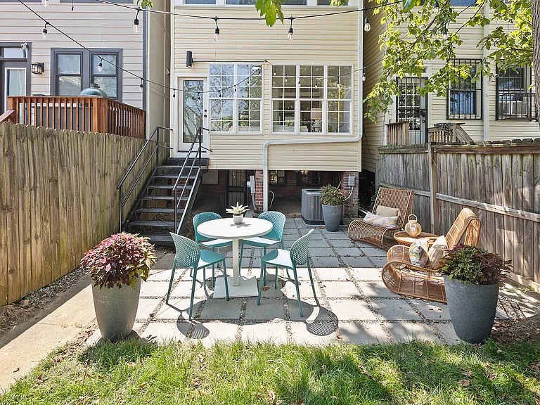 13 Adams St NW — Photo 39
