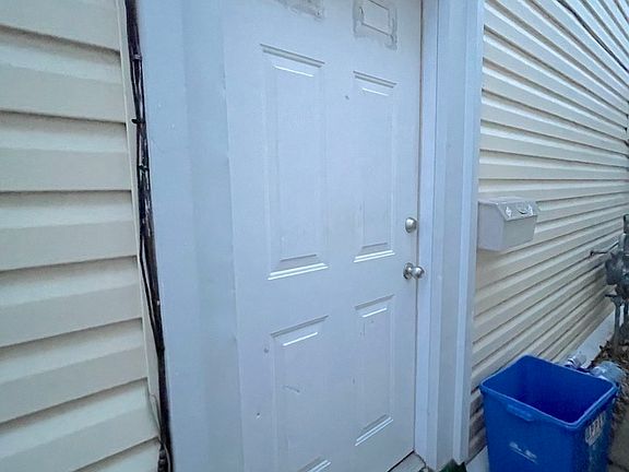 2nd image of 5429 Wyandotte St E #5429